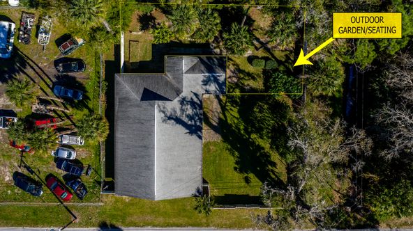 210 S Railroad St, Bunnell, FL 32110